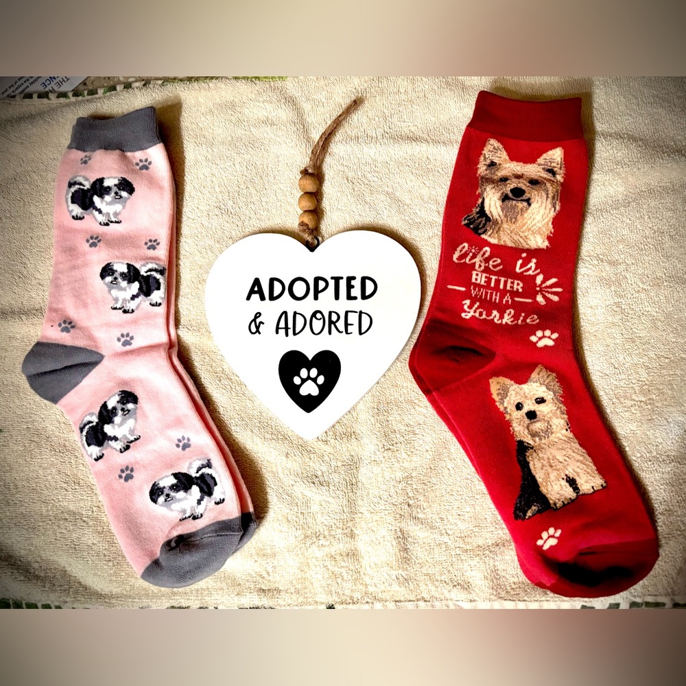 GANZ White Heart Wall Hanging and Two Pairs of Dog Women’s Socks